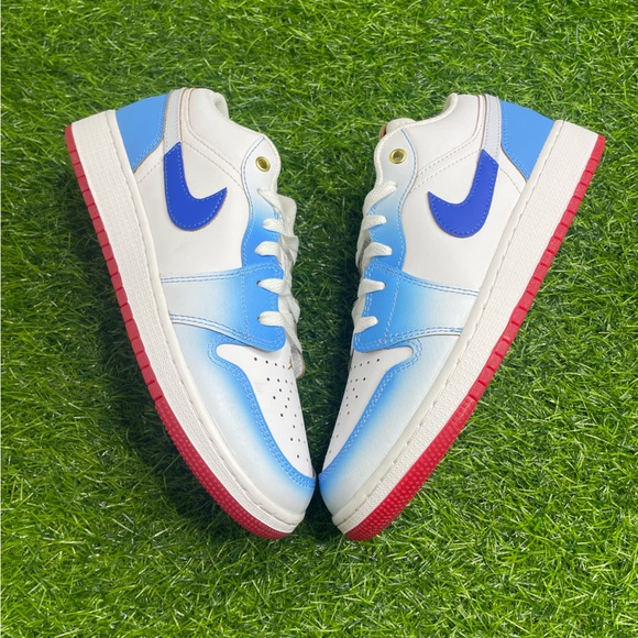 Air Jordan 1 Low SE University Blue Size Women’s 8.5 (BRAND NEW WITH BOX) - Picture 3 of 7